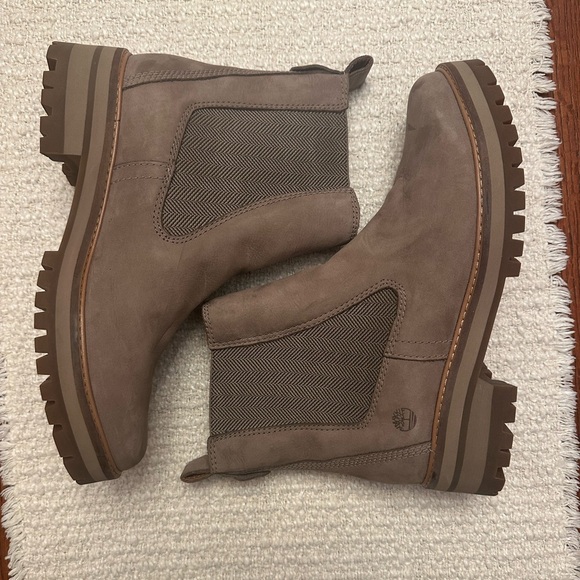 Timberland Women's Courmayeur Valley Chelsea Boot - Picture 9 of 10